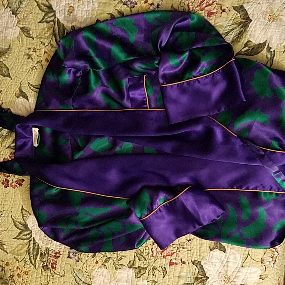 Vintage Victoria's Secret Gold Label Robe - Picture 6 of 16